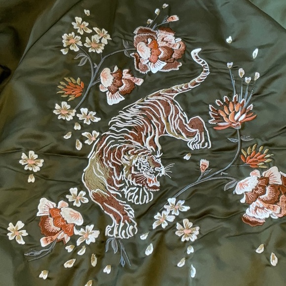 Superdry Suikajan Embroidered Bomber Jacket - Picture 6 of 9